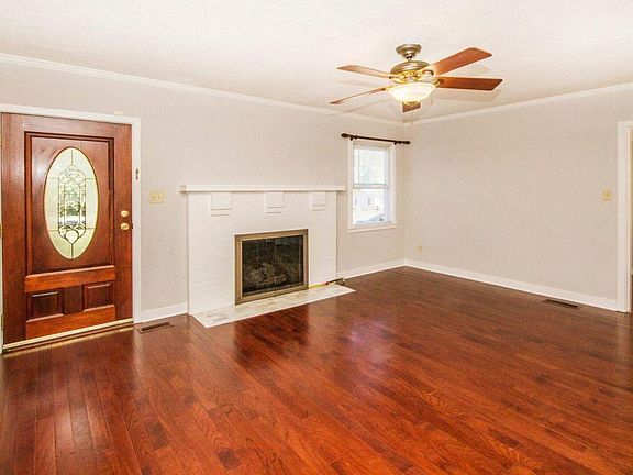 4th image of 1906 Maple Dr