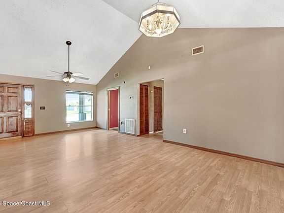 5th image of 1070 Brickell St SE