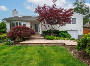 15 Eaton Rd, Syosset, NY 11791