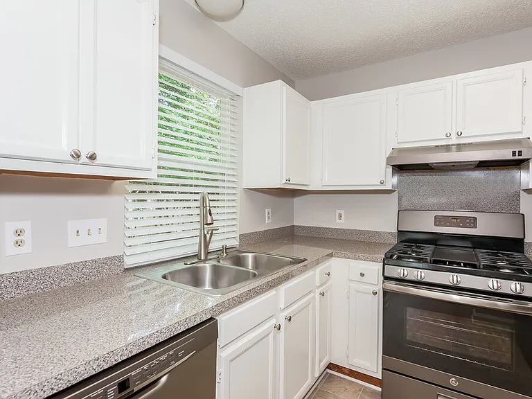 9007 Oren Thompson Rd — Photo 8