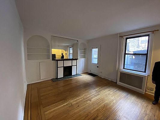 1st image of 448 W 36th St APT 3