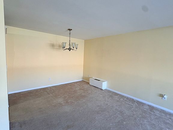 3rd image of 57 Westridge Rd Unit B9