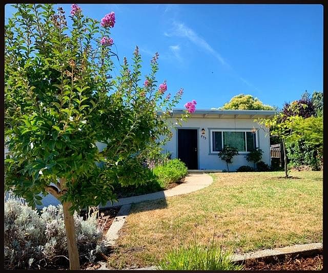 1st image of 833 Sierra View Cir