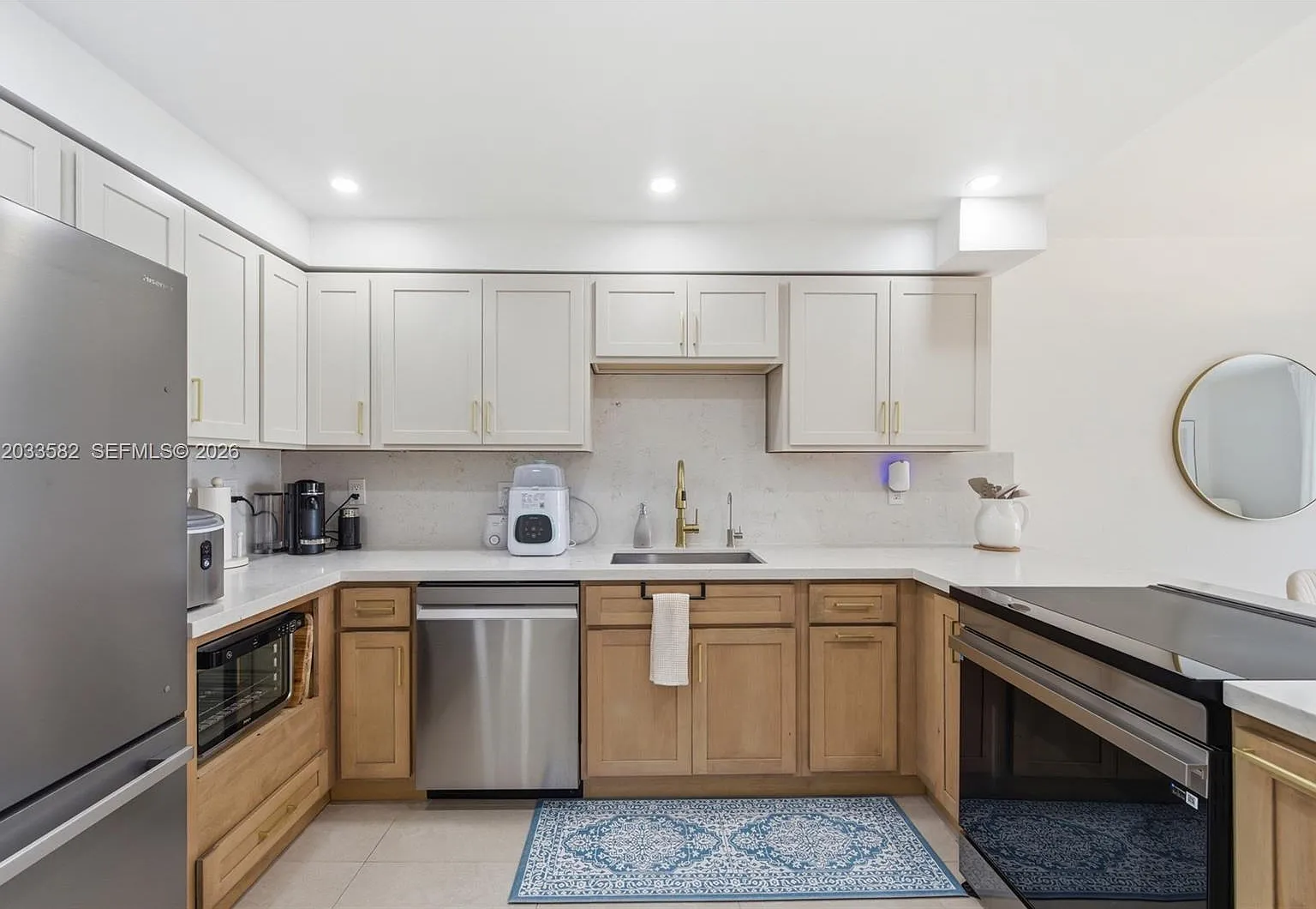 Towne Royale Condo — Photo 4