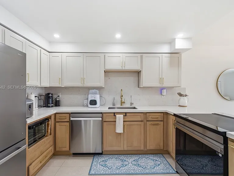 17800 Atlantic Blvd #Penthouse 3 — Photo 4