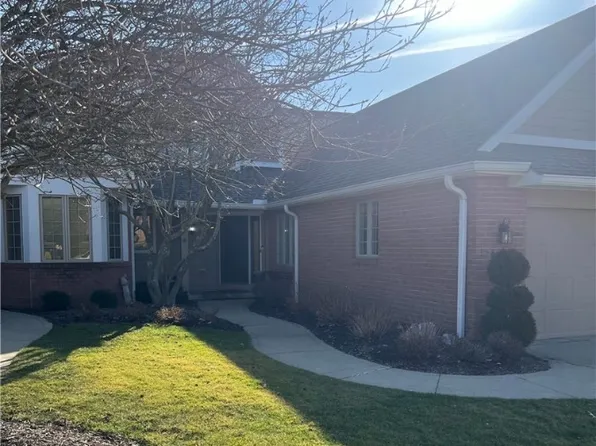 6260 Doral Dr NW, Canton, OH 44718