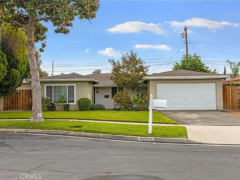 8228 Oakhurst Pl — Photo 1