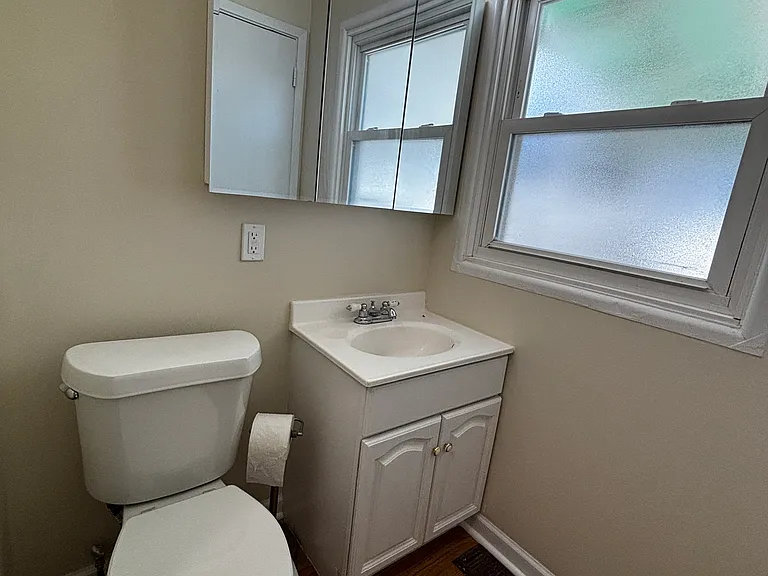 548 Notre Dame Ave — Photo 5