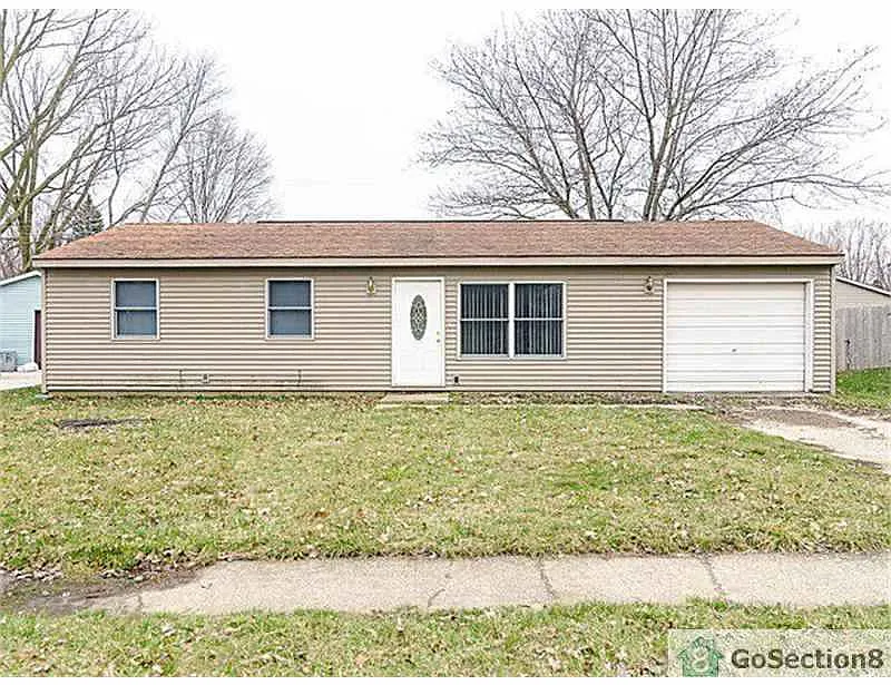 1413 Queens Way photo 1