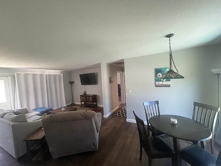1012 Owosso Dr — Photo 4