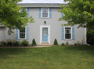 1128 Eastern Trl, Mukwonago, WI 53149