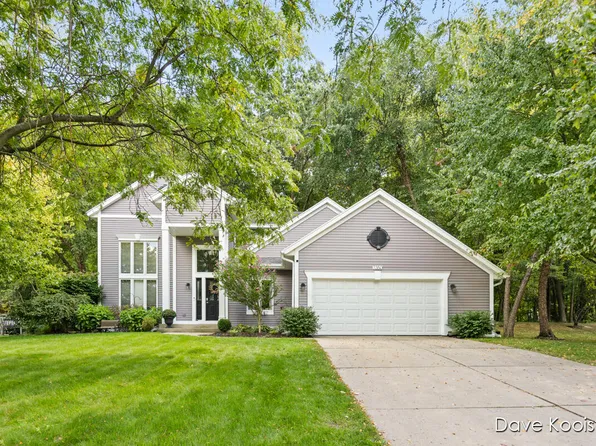 7350 Decosta Dr NE, Rockford, MI 49341