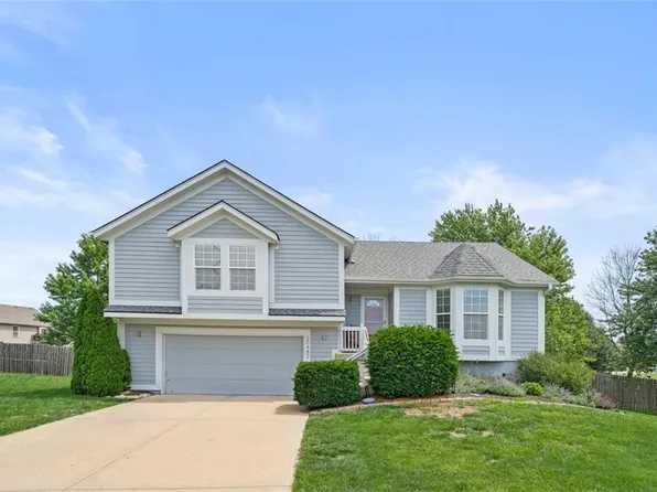 20482 W 201st St, Spring Hill, KS 66083