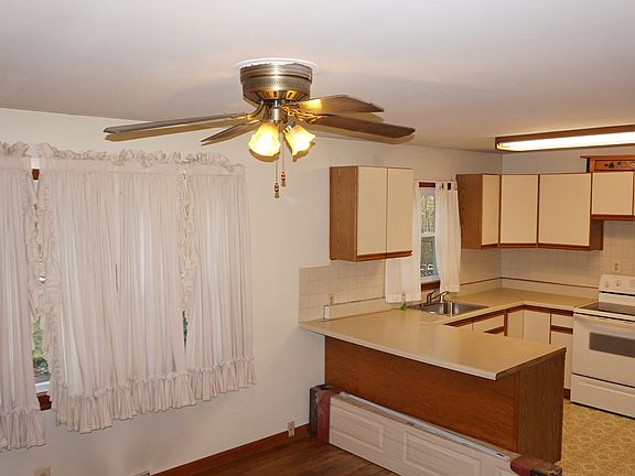 3rd image of 60 Boundary Dr