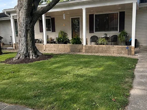 677 Eastgate Dr, Charleston, IL 61920