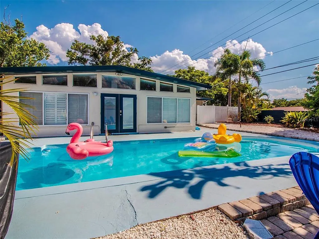 2 bed, 1.0 bath, 620 sqft, $2,100 — Photo 3