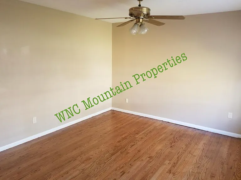 374 Royal Pines Dr — Photo 10