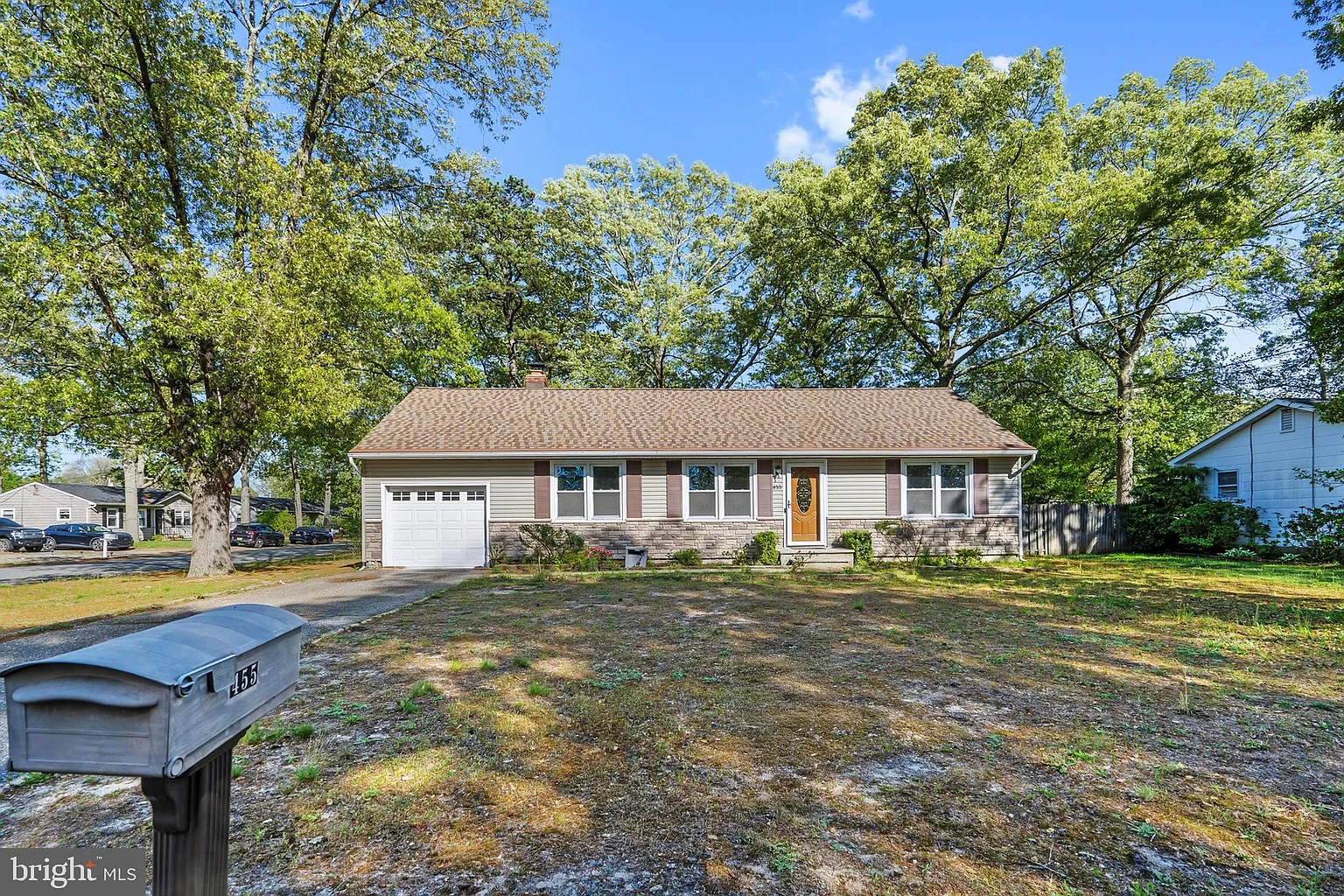 455 Commodore Dr photo 1