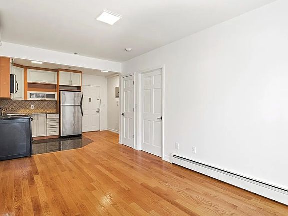 4th image of 250 18th St Unit 2C