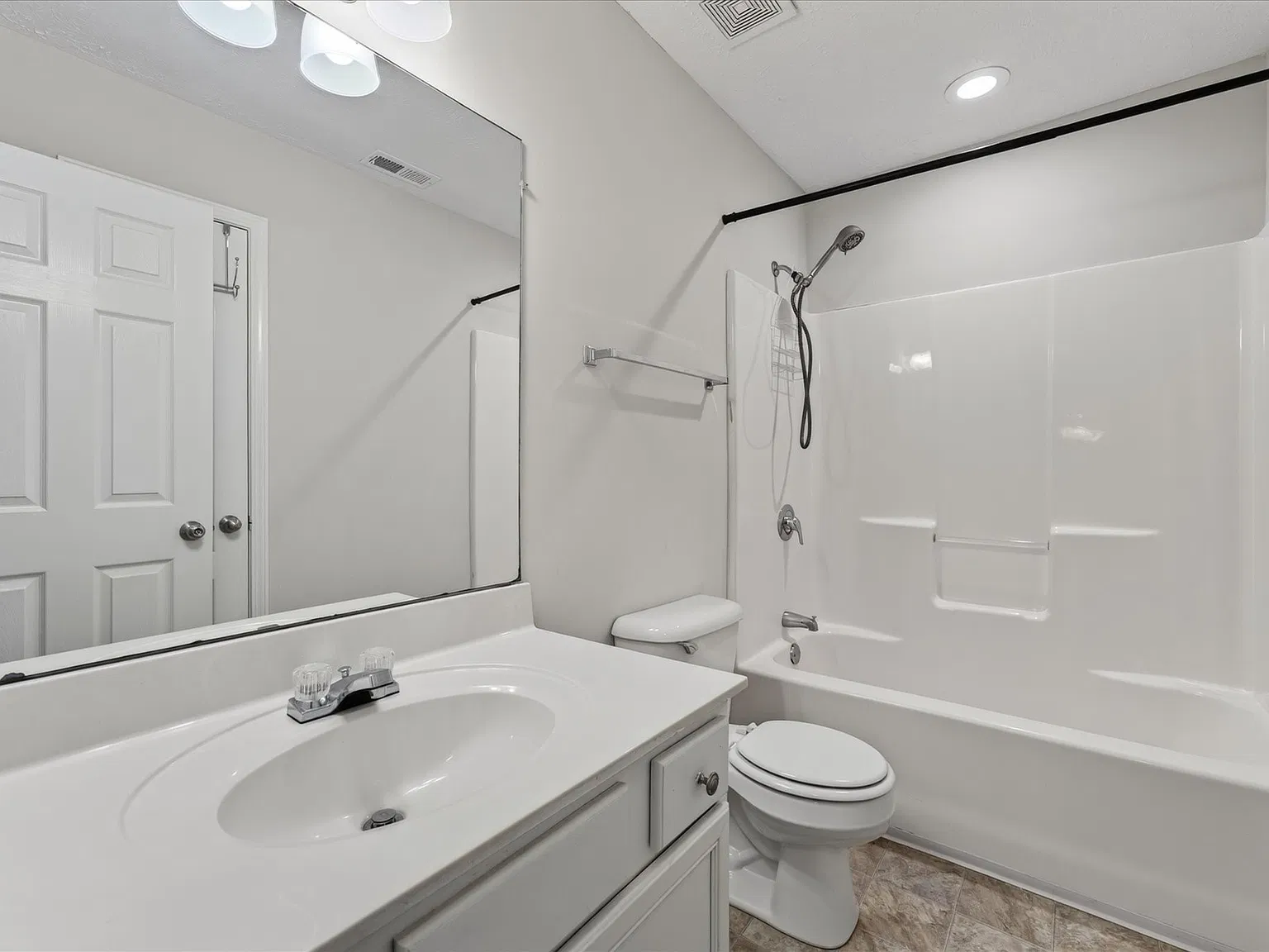 3 bed, 2.5 bath, 1877 sqft, $2,000 — Photo 3