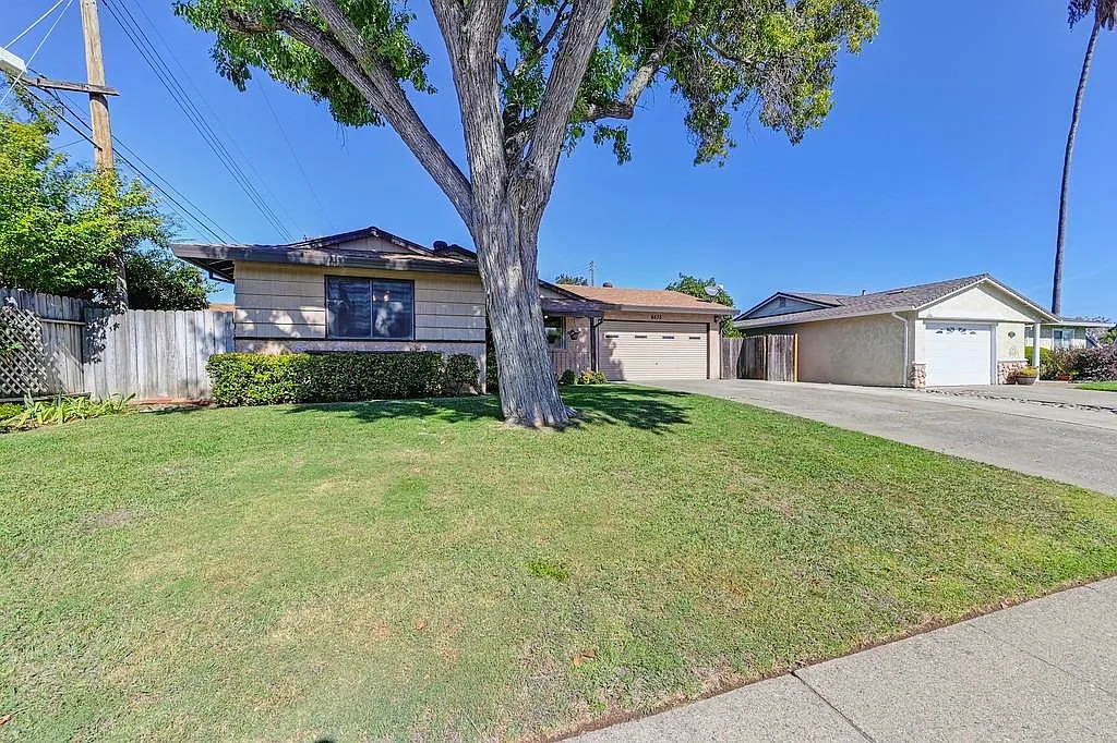 6835 Easthaven Way photo 1