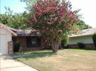 2517 Peach Tree Ln, Irving, TX 75062