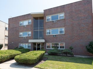 8161 Niles Center Rd APT 1A, Skokie, IL 60077