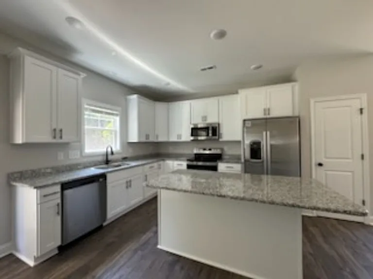 390 Summer Hill Rd — Photo 5