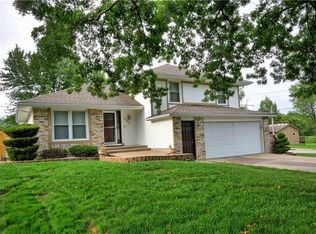 6506 Berkshire Ct, Grandview, MO 64030