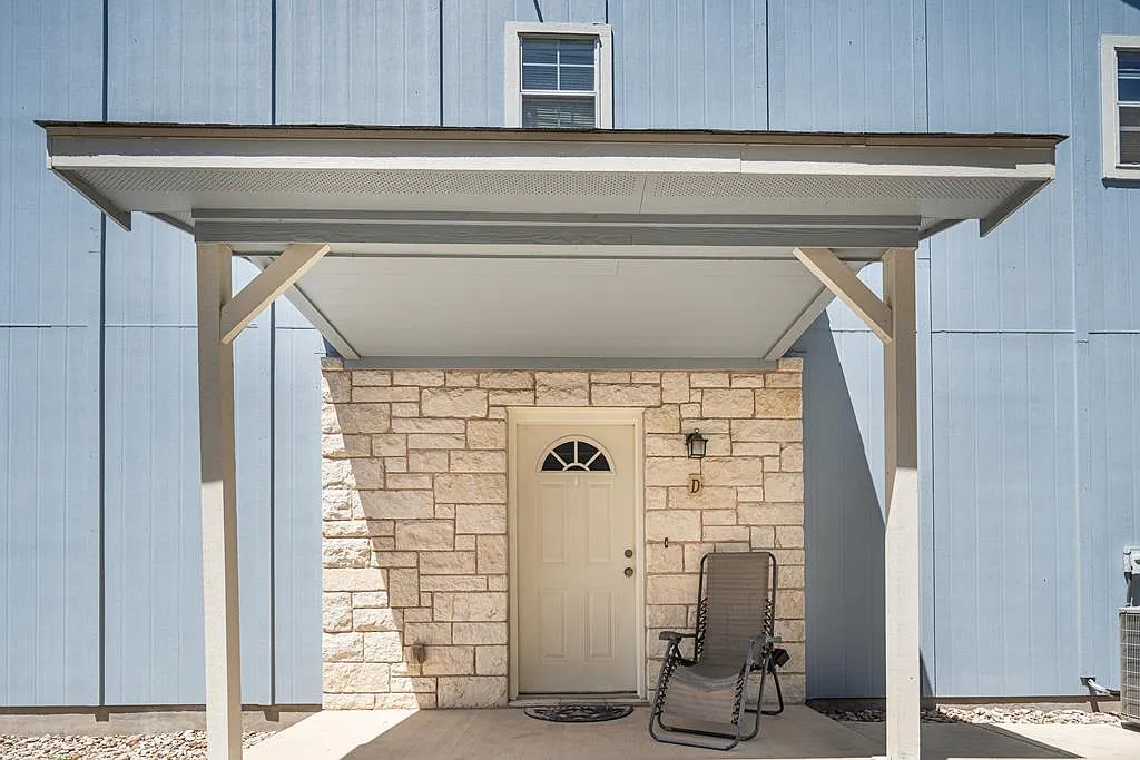 3 bed, 2.5 bath, 1280 sqft, $1,600 — Photo 1