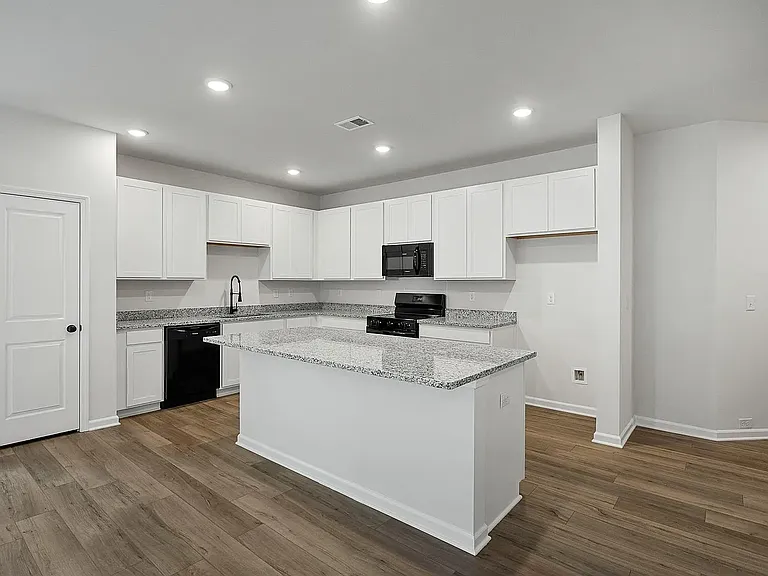 13 Lone Cypress St — Photo 2