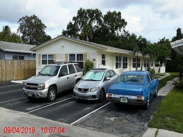 233 NW 25th St — Photo 1