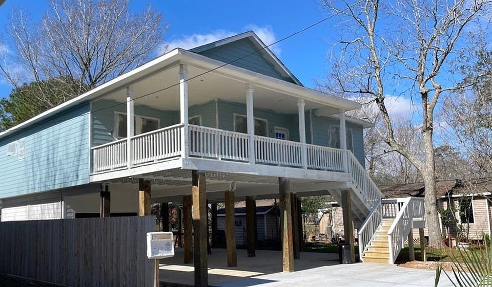 1st image of 220 Lakeside Drive