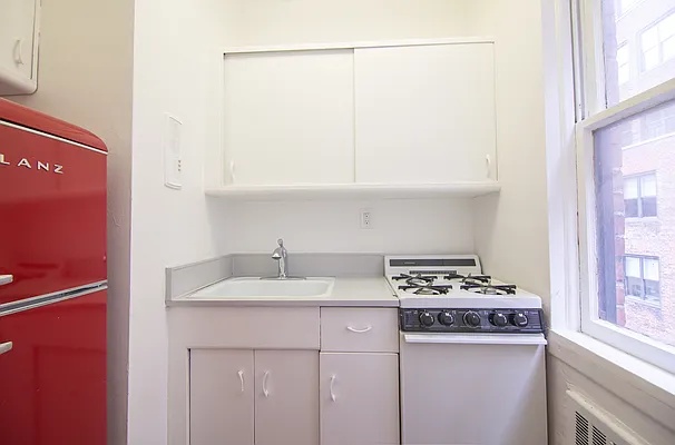 Rented by Luxian International Realty LLC | media 27