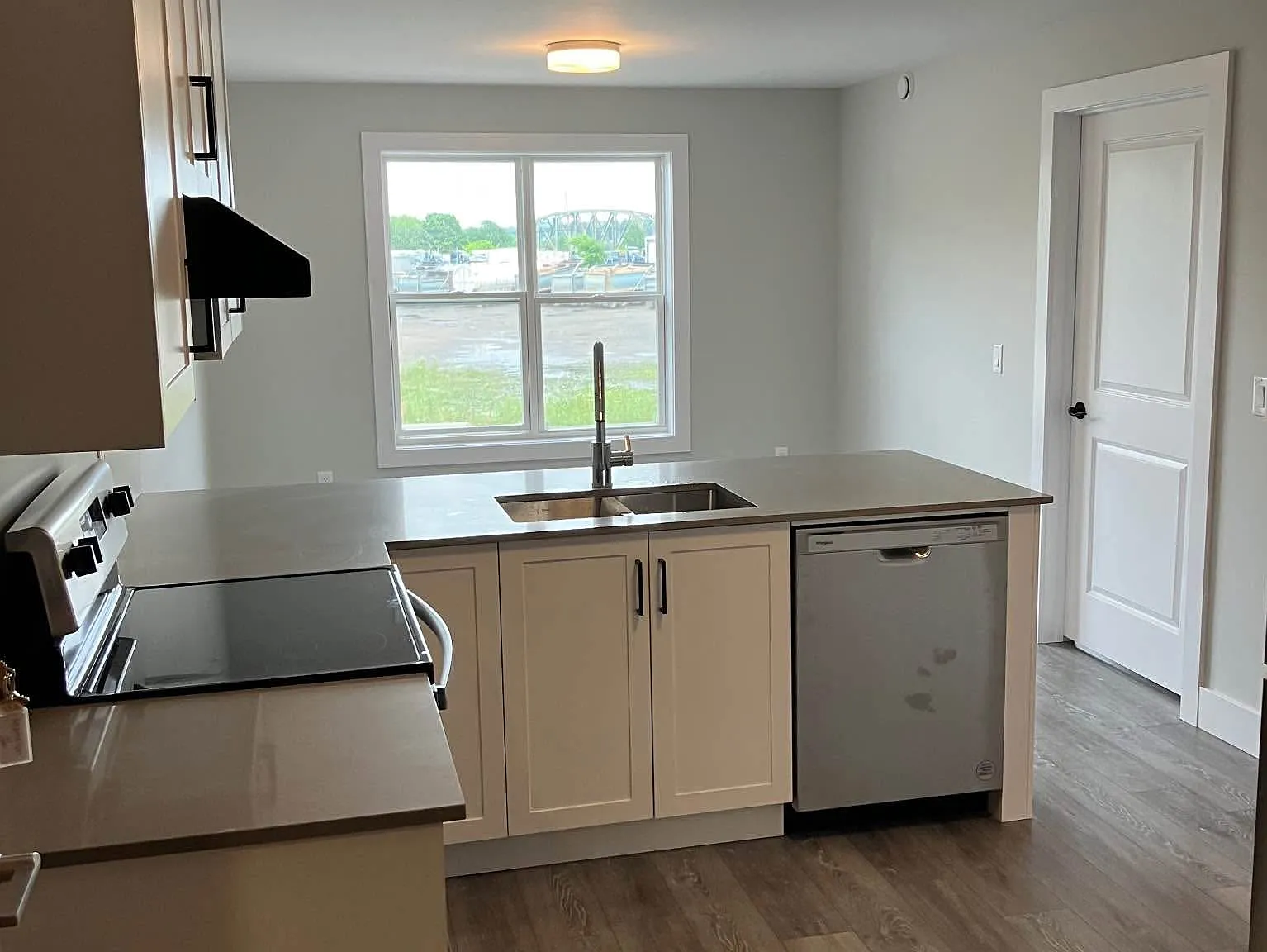 1 bed, $1,650 — Photo 2