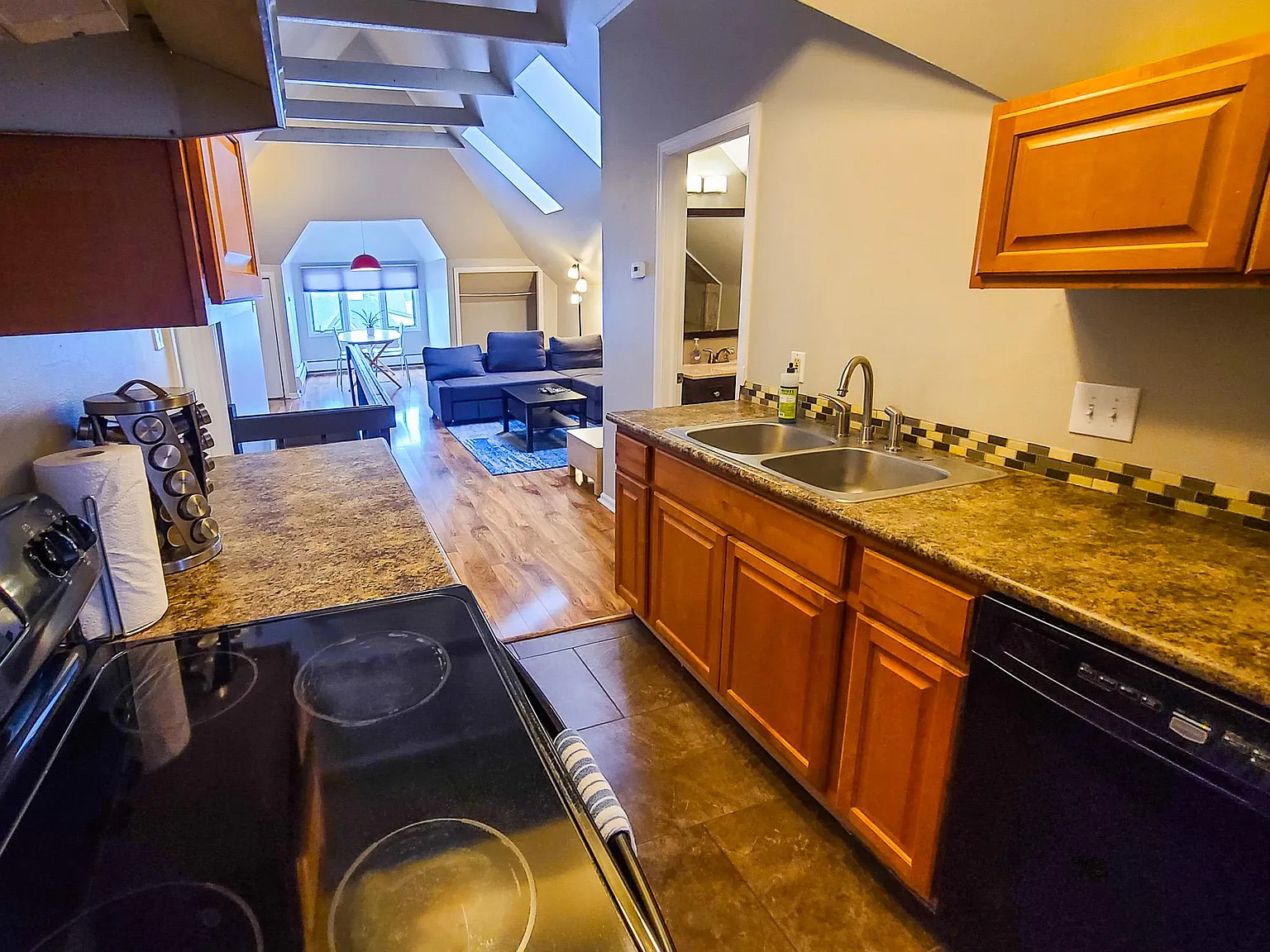 1 bed, 900 sqft, $1,800 — Photo 4