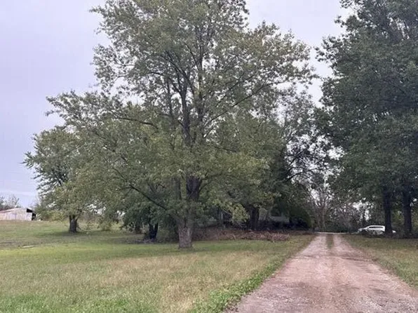 285 SW 601st Rd, Centerview, MO 64019
