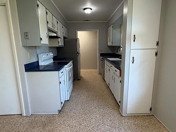 2nd image of 807 Jungle Rd