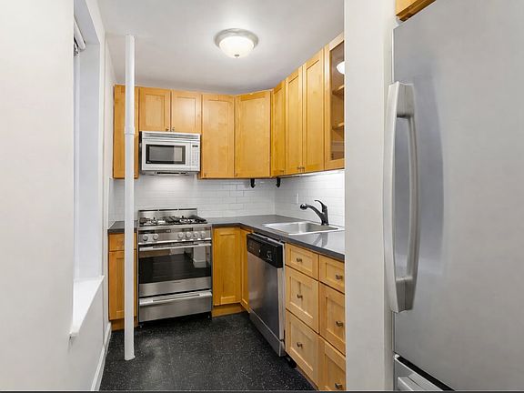 4th image of 305 W 18th St APT 1H