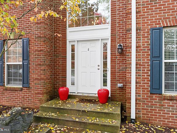 2nd image of 913 Strawberry Ct