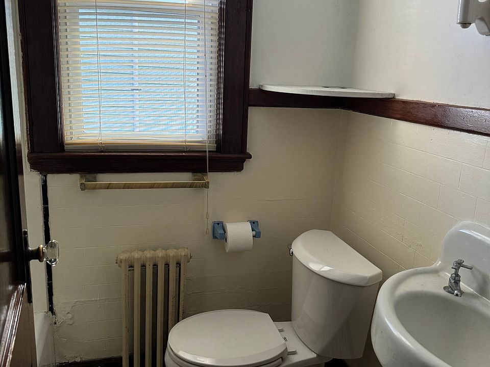 1st image of 62 Broadway APT 1R