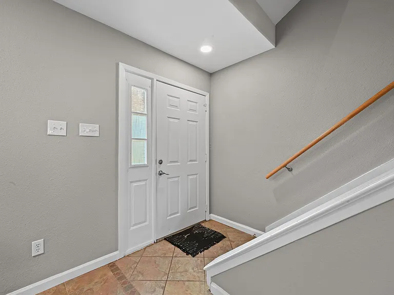 8400 Jamestown Dr #332 — Photo 4