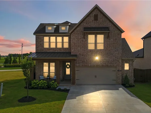 450 Fox Trl, Springdale, AR 72762