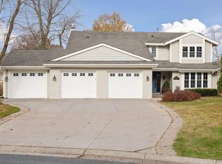 1309 Nursery Hill Ct, Arden Hills, MN 55112