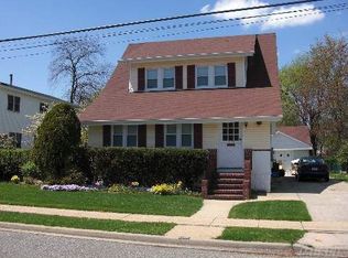 2100 Maple St, Baldwin, NY 11510