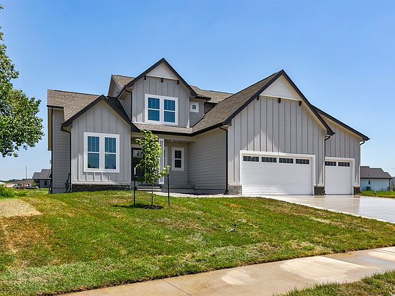 3rd image of 1910 NE Pine Lake Cir