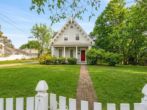 59 Cottage St, Hingham, MA 02043