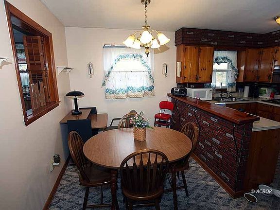 4th image of 167 Windsor Dr