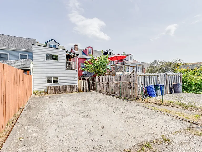 2120 Salisbury St S — Photo 44