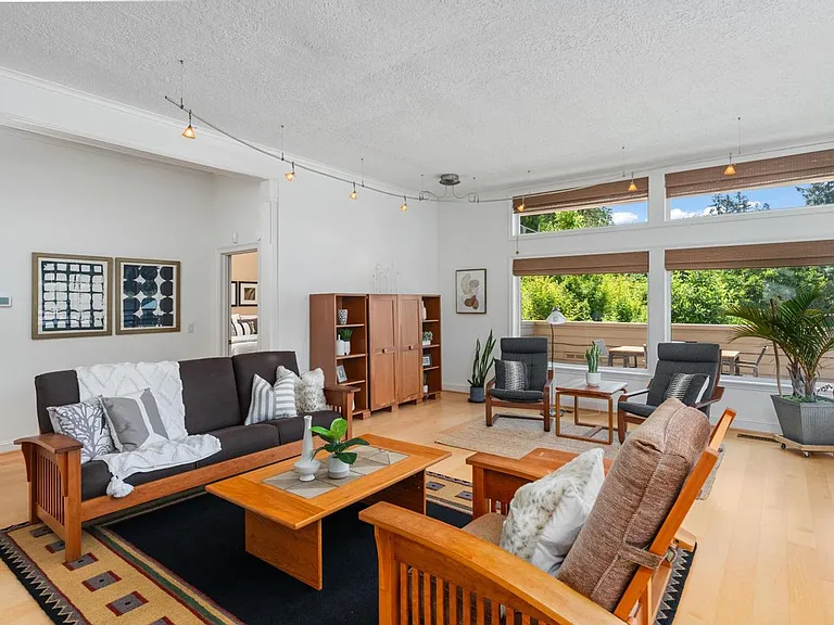 318 SE Spokane St #3 — Photo 8
